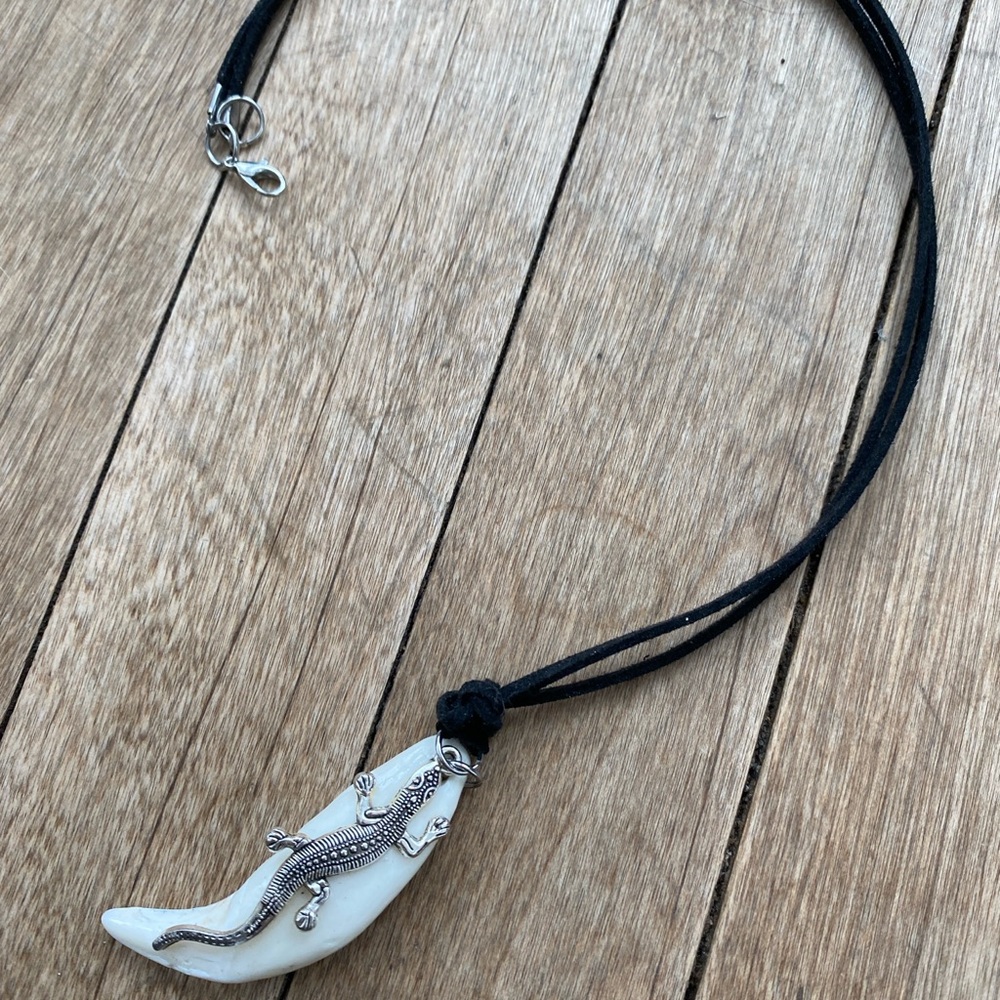 Chic Silver and White Lizard Pendant Necklace/ bear/teeth